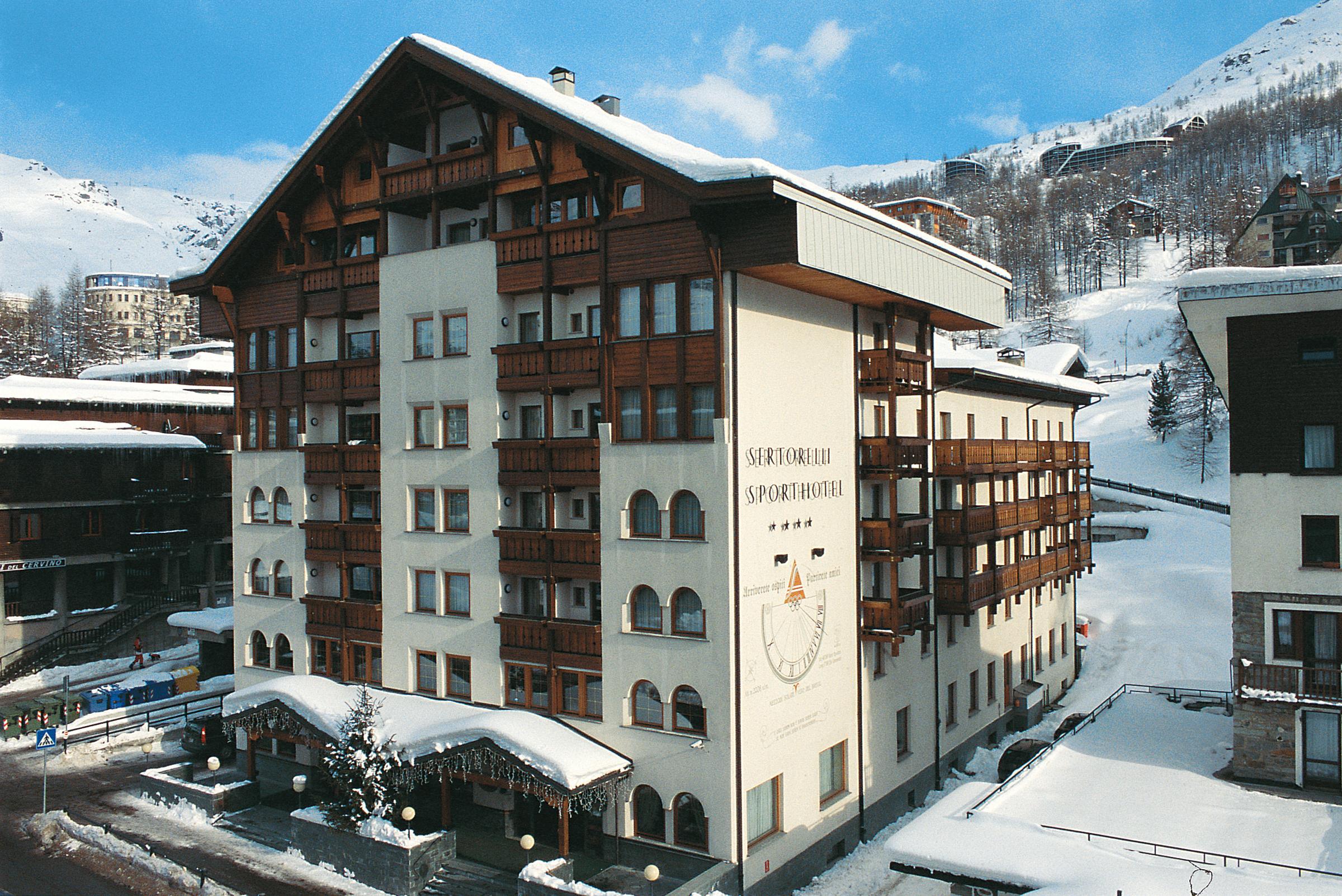 Sertorelli Sporthotel Бройл-Червиня Екстериор снимка